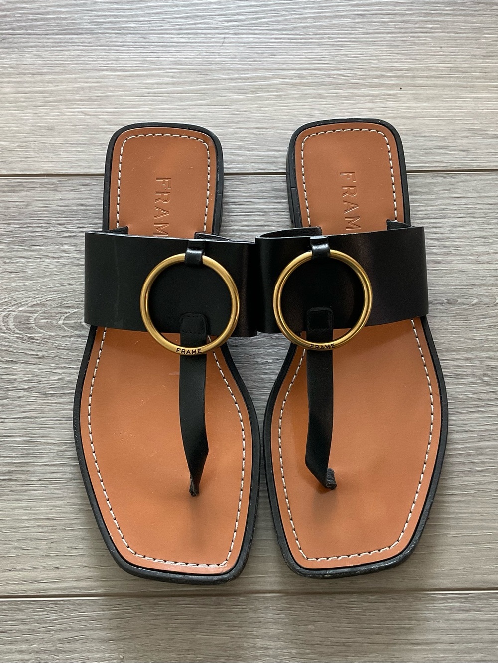 FRAME Le Brentwood Flip Flop in Black Size EU 37